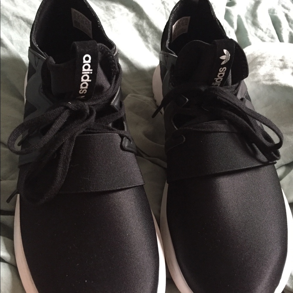 Adidas Women’s Tubular Viral Size 11